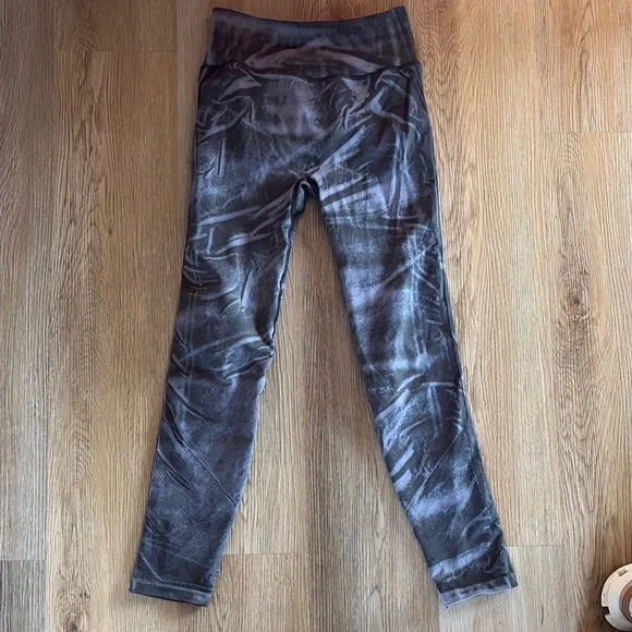 lululemon athletica Gray Leggings - Picture 1 of 5